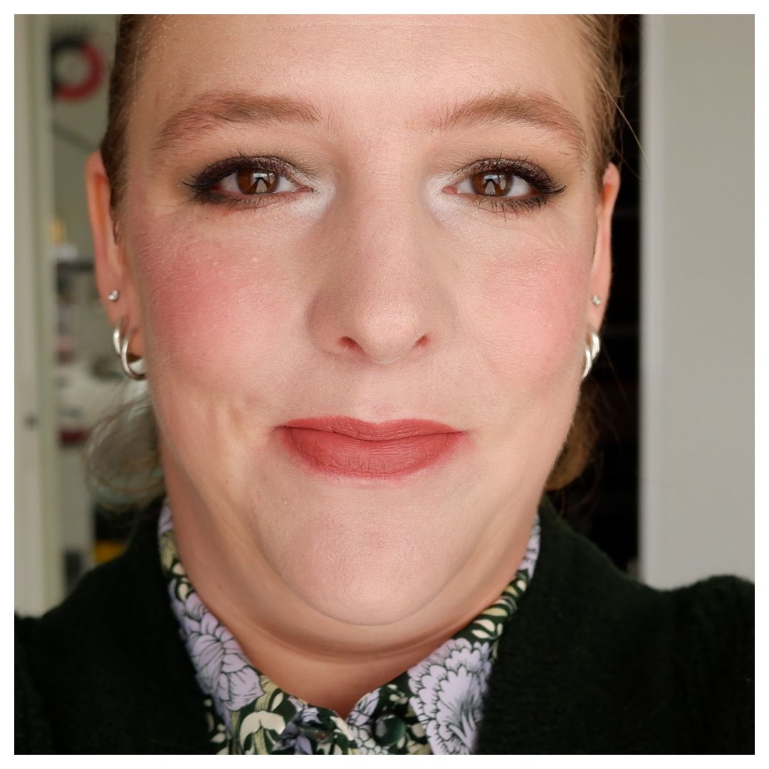 em cosmetics pillow plush blush tickled review swatch makeup look application fair skin