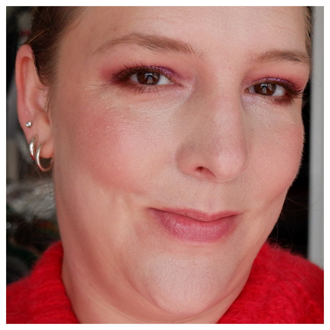 laura geller baked blush n brighten blush-n-brighten blush review swatch makeup look application pink buttercream fair skin