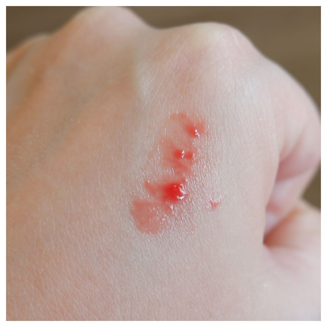 glossier balm dotcom tinted lip balm wild fig review swatch makeup look application