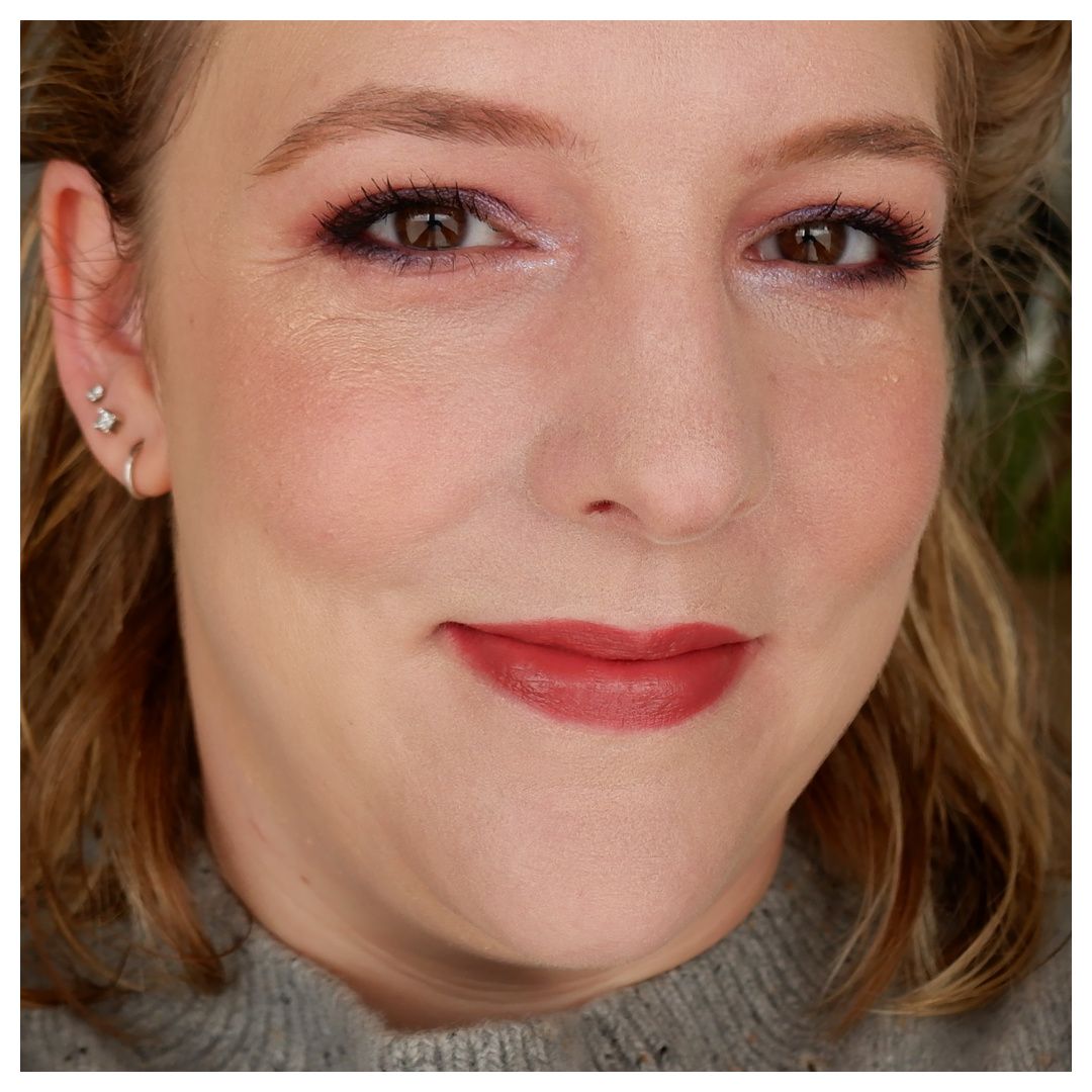 charlotte tilbury hot lips lipstick glowing jen review swatch makeup look application luxury fair skin