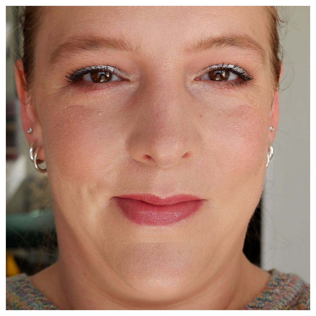 catrice space glam eyeshadow liquid eyeliner review swatch makeup look application drugstore fair skin moonlight metallic stardust