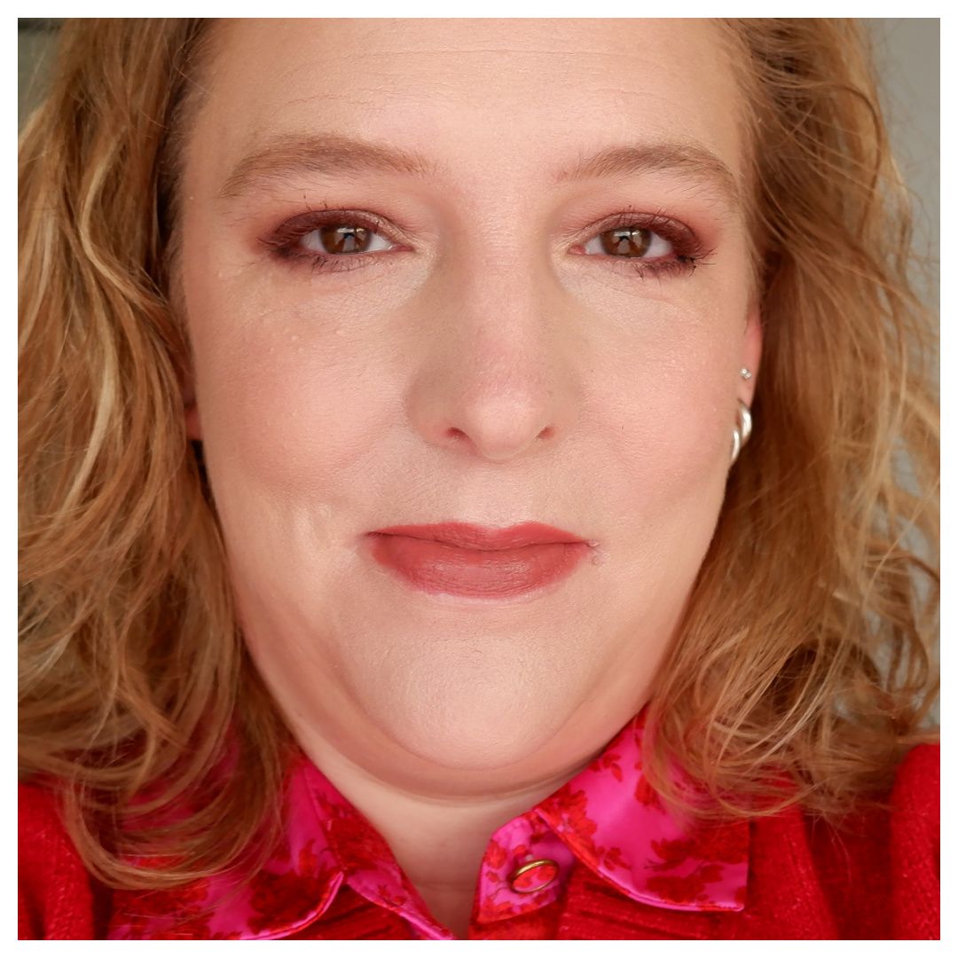 kiko milano skin lover foundation review swatch 1 CR Cool Rose makeup look application drugstore fair skin cool undertone dry skin mature skin