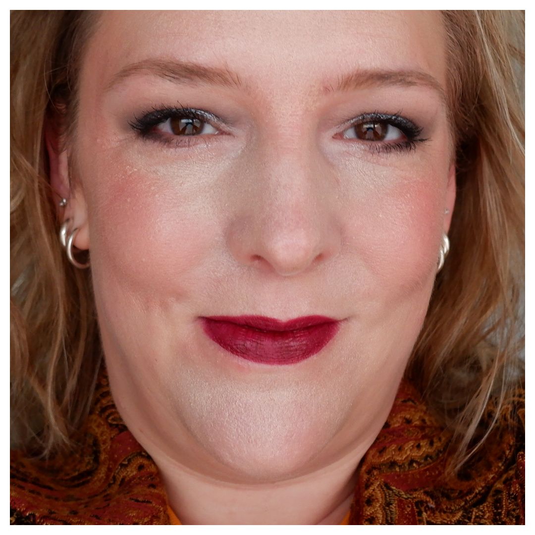 catrice soft glam filter stick review swatch makeup look application fair skin 010 Fair Light 020 Light Medium