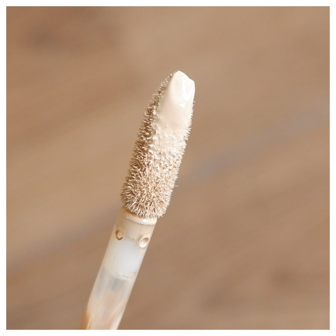 catrice instant bright concealer review swatch makeup look application fair skin dry skin 002N 010C
