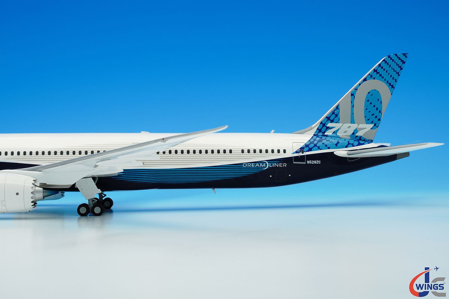 SQ Wings B787-10 Dreamliner, House Color, L2040 - DA.C