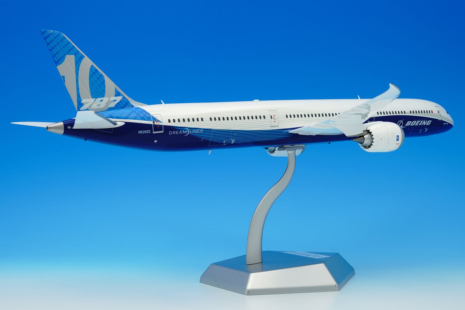 SQ wings 1:200 B787-10 ドリームライナー N528ZC SQ wings 1:200 B787-10 ドリームライナー N528ZC - メルカリ