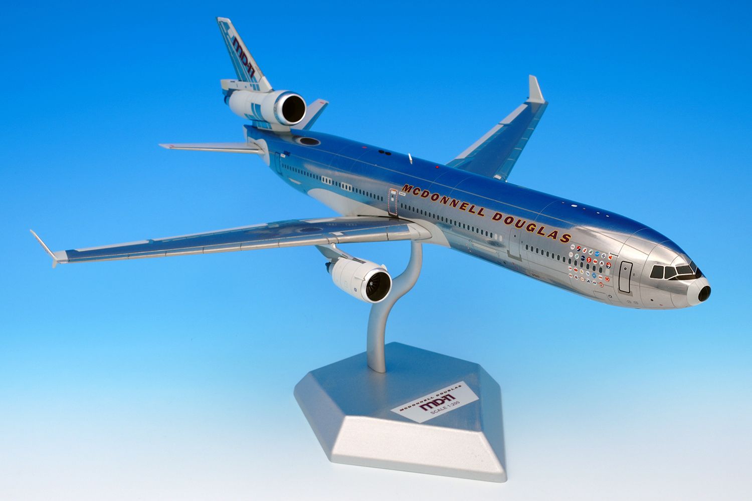 SQ Wings McDonnell Douglas MD-11 Prototype, L2105 - DA.C