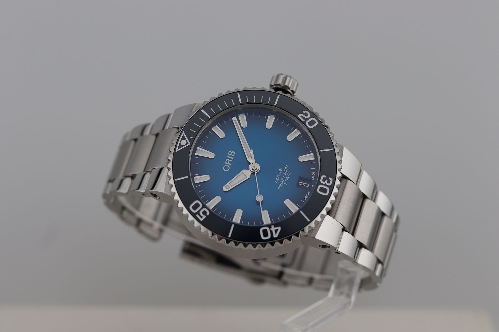 Oris 41.5mm Aquis Date Calibre 400 Blue Dial Blue Bezel 7769 4135-07 - Full Set!  10 Year Warranty!