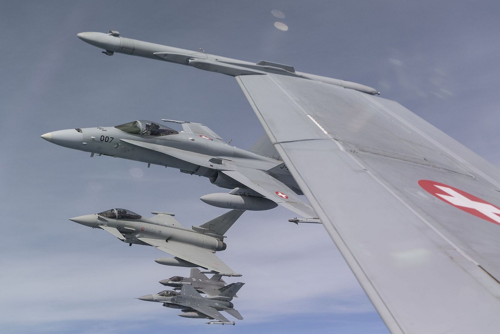 3092ef35d43b 3092ef35d43b