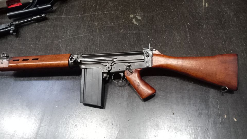 All Fal Variations Experimental FN FAL, very odd. All info welcome | The FAL Files