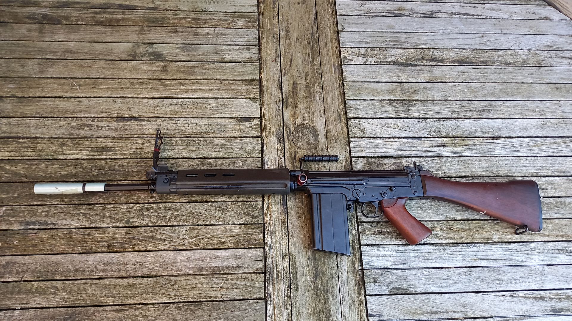The MECAR reference collection/ FN FAL PERUVIAN contract, weird as the ...
