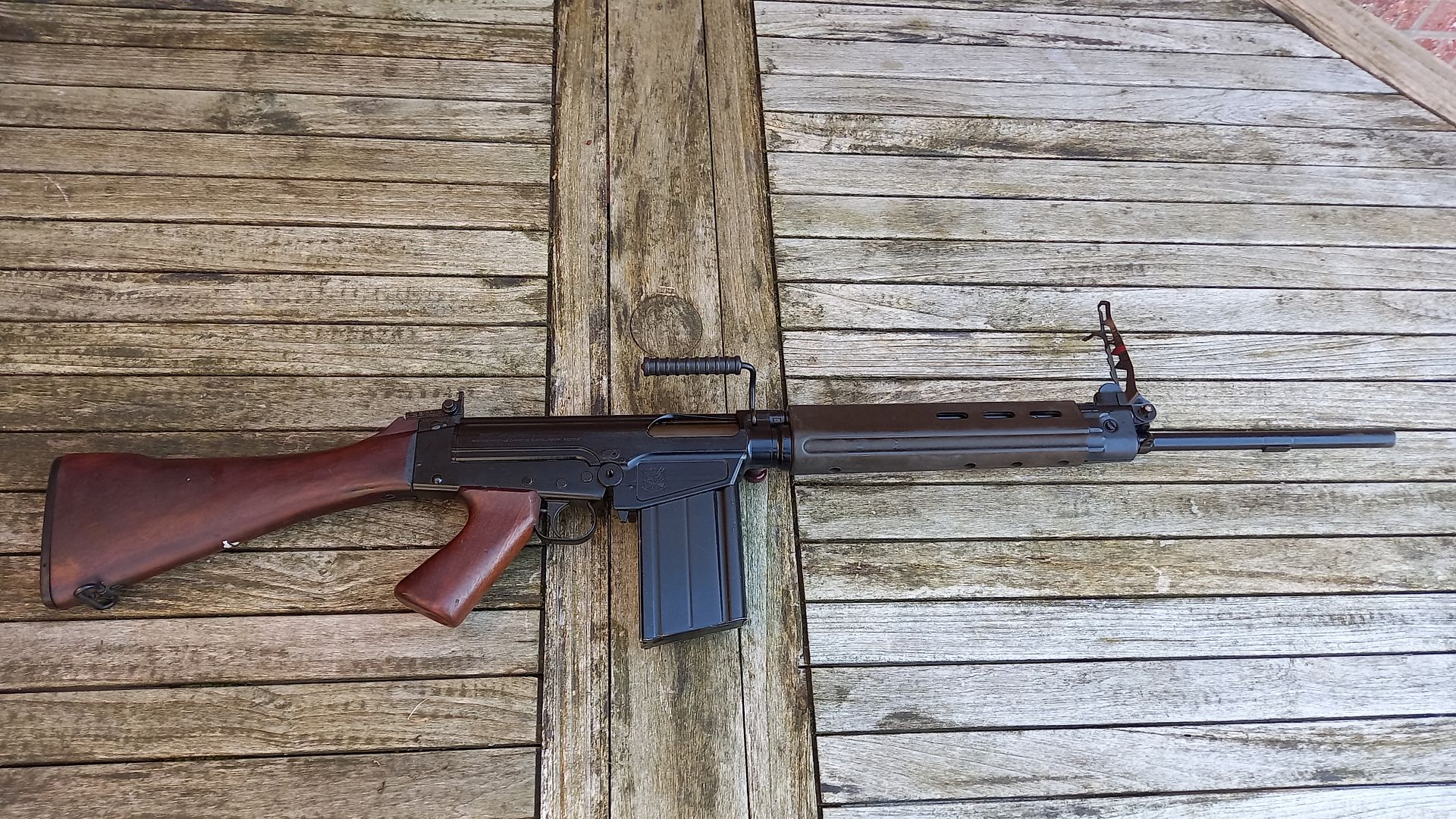 The MECAR reference collection/ FN FAL PERUVIAN contract, weird as the ...