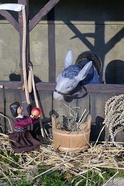 Obere Pfarre - Esel und Apfel