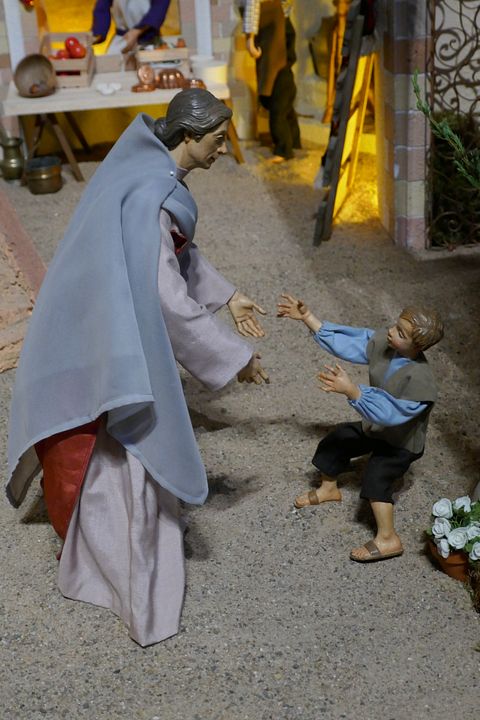 Dom - Mutter und Kind tanzend