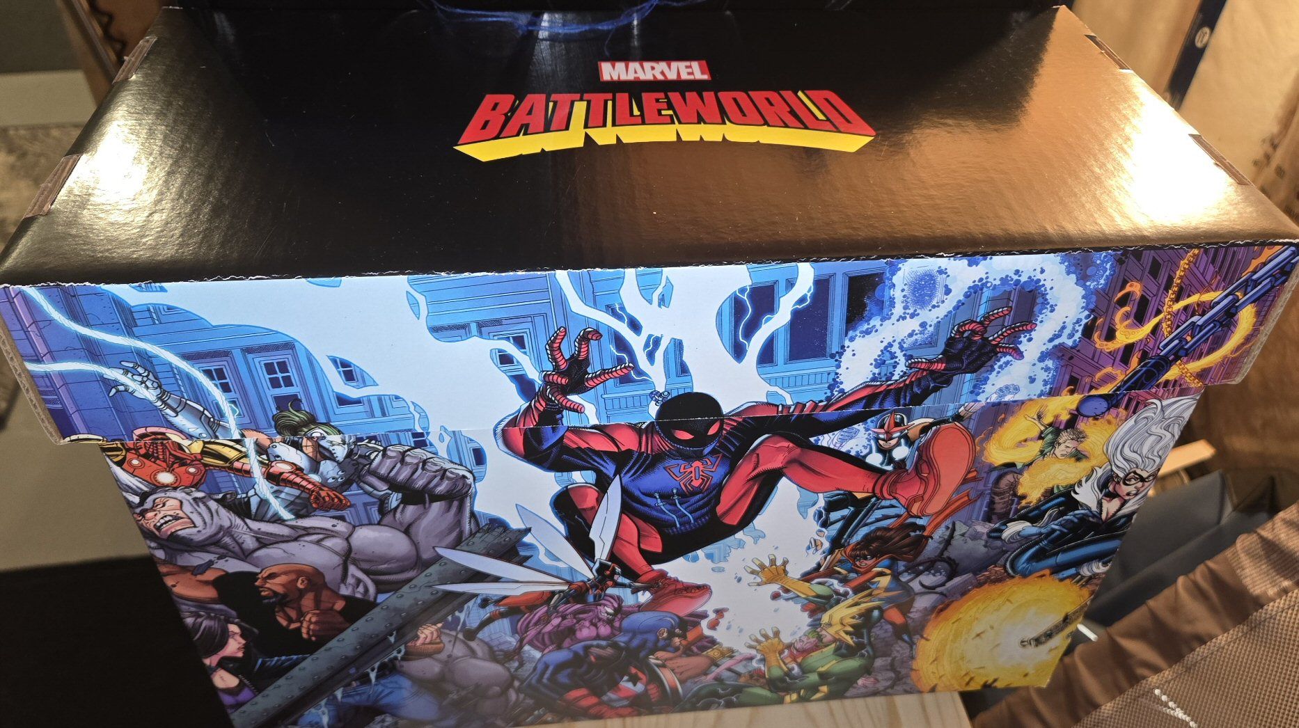 Marvel short comics box, Battleword theme.