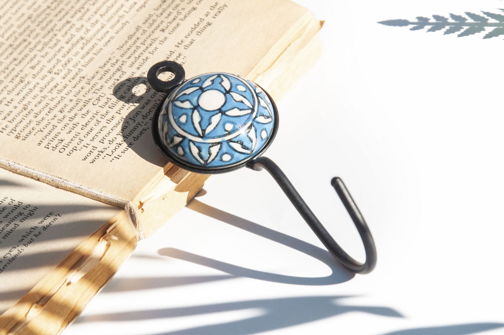 英式復古手繪陶瓷掛鉤/陶瓷掛鉤/陶瓷窗戶掛鉤-工業風花朵葉子OM 手作｜衣架/衣帽架/掛勾人氣榜- Pinkoi