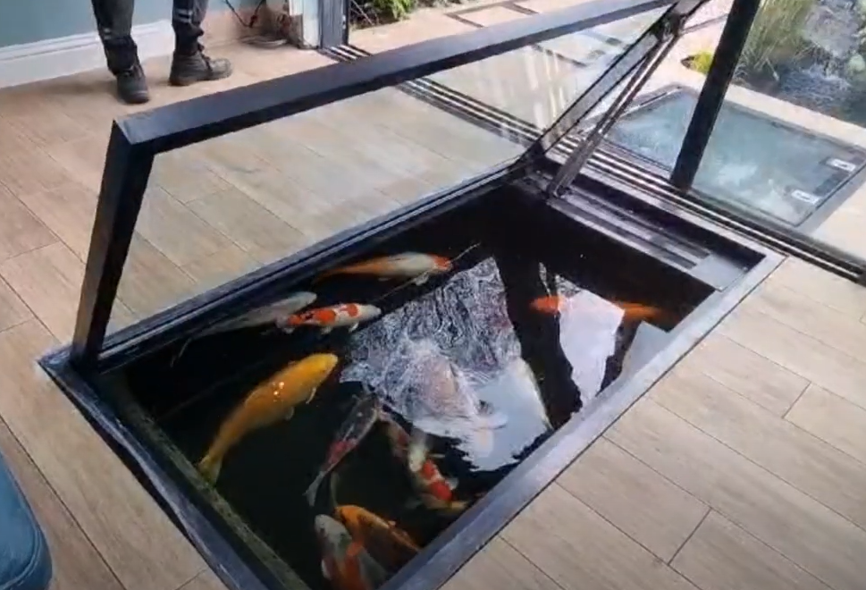 Electric Hinged Glass Floor Feature