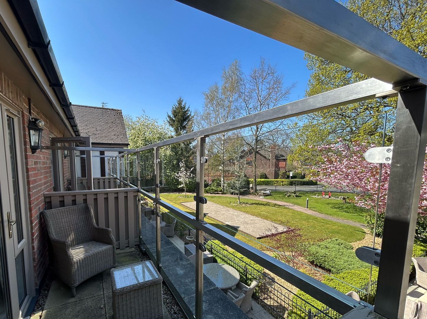 Glass-balustrade-extension