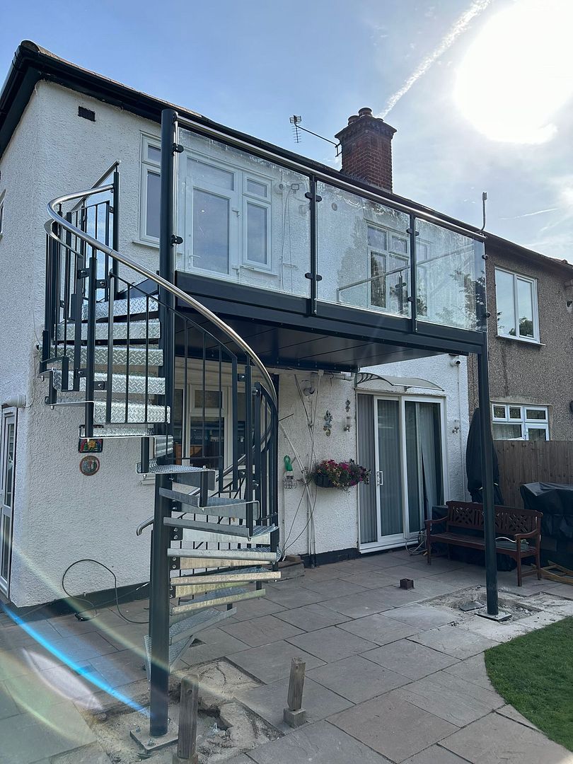 walkout-balcony-spiral-staircase-chigwell-london