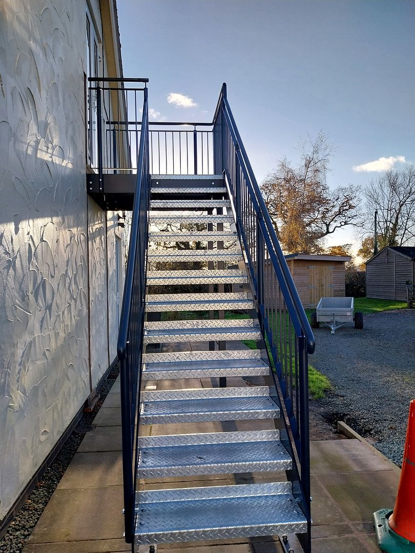 bespoke-outdoor-access-staircase