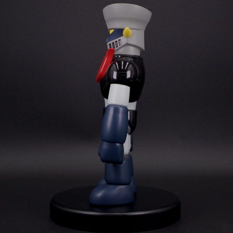 Mazinger R 2nd Color profile showing the head and arm sculpt