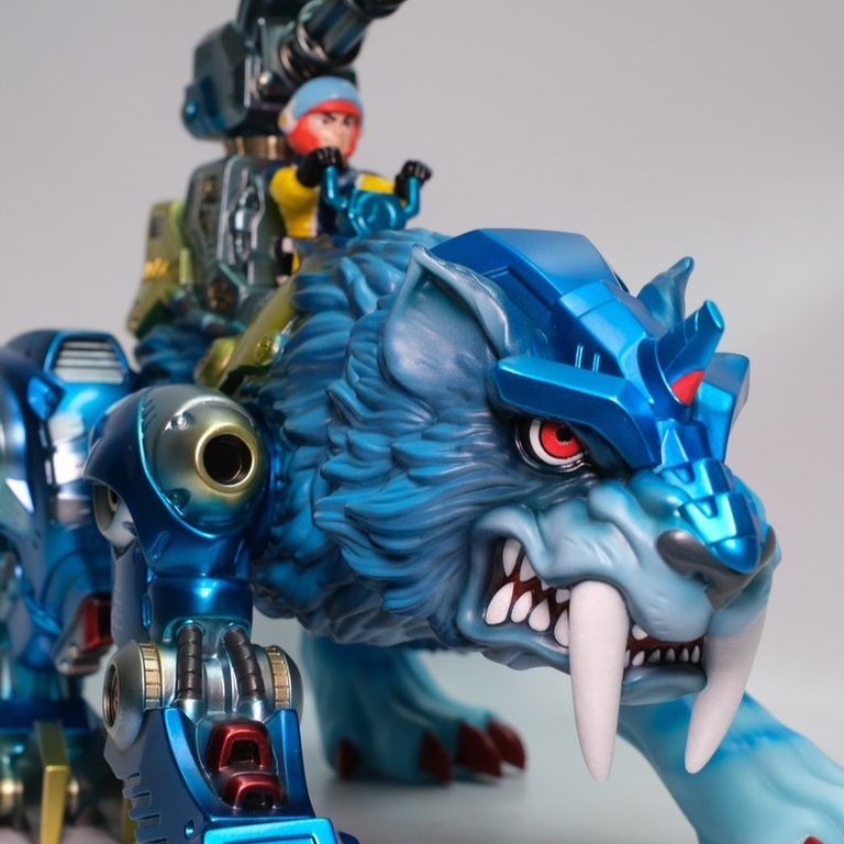 Close-up of The Sabretooth fangs, red eye, cannon and pilot