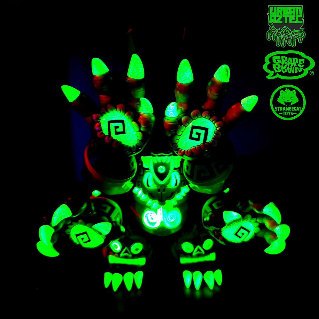 DAINIGIRUJIN GID GOD Edition glowing green in darkness