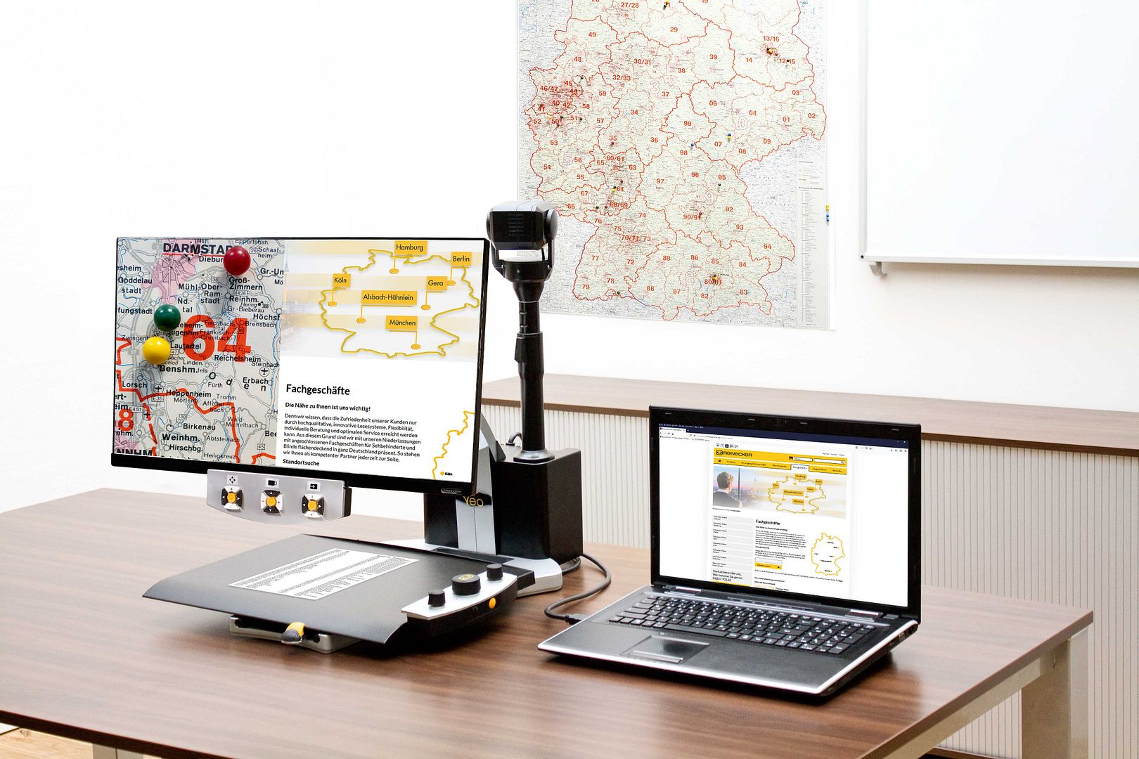 Leerling gebruikt vergroting in de klaslokaal