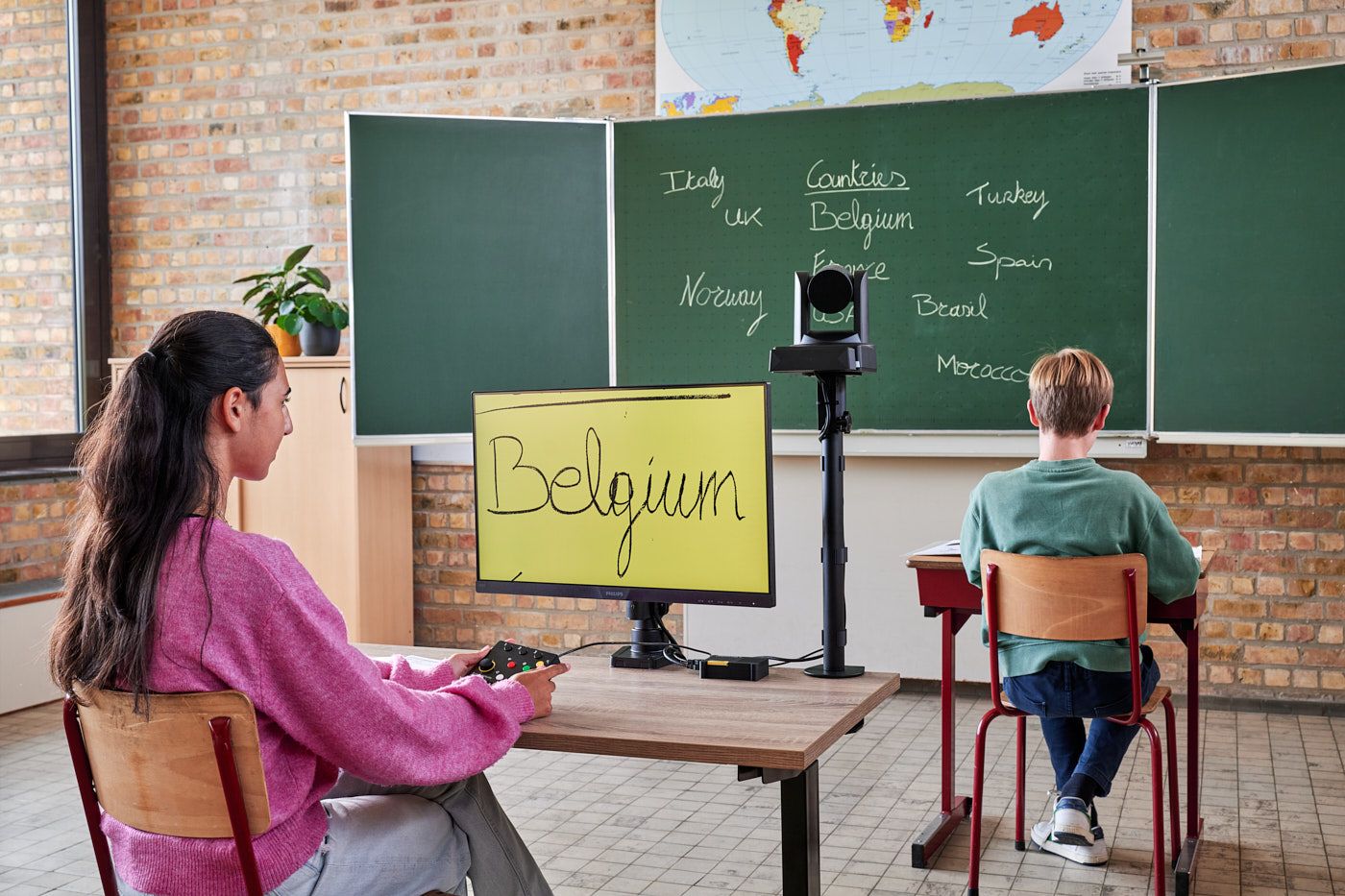 Leerling gebruikt my Board Buddy Cam in de klas