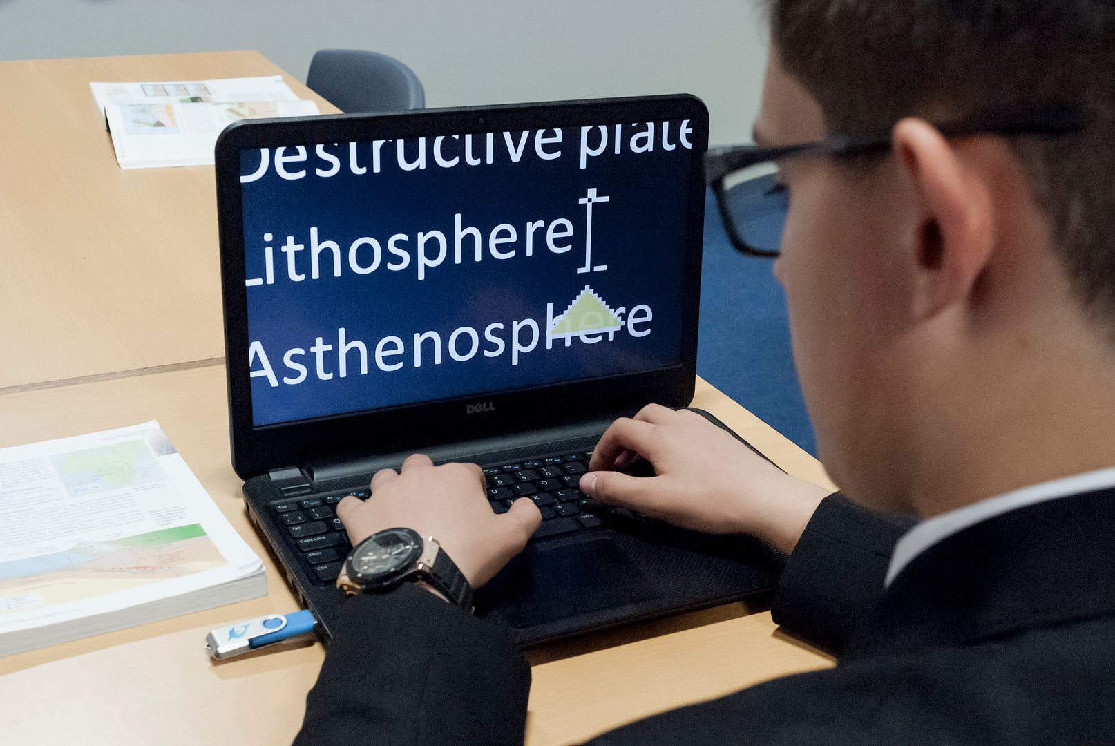 Man een computersoftware aan te gebruiken