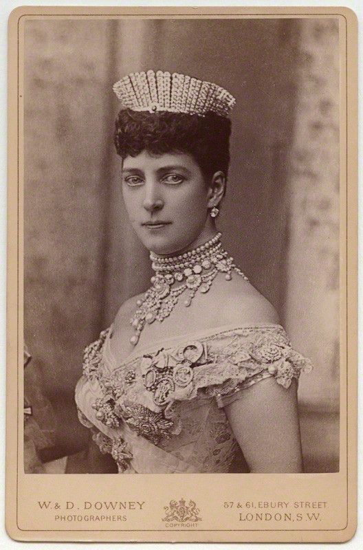 Kokoshnik tiara 1893 at wedding of Queen Mary Nat Portrait gallery mw159119_zpskbwsm79b