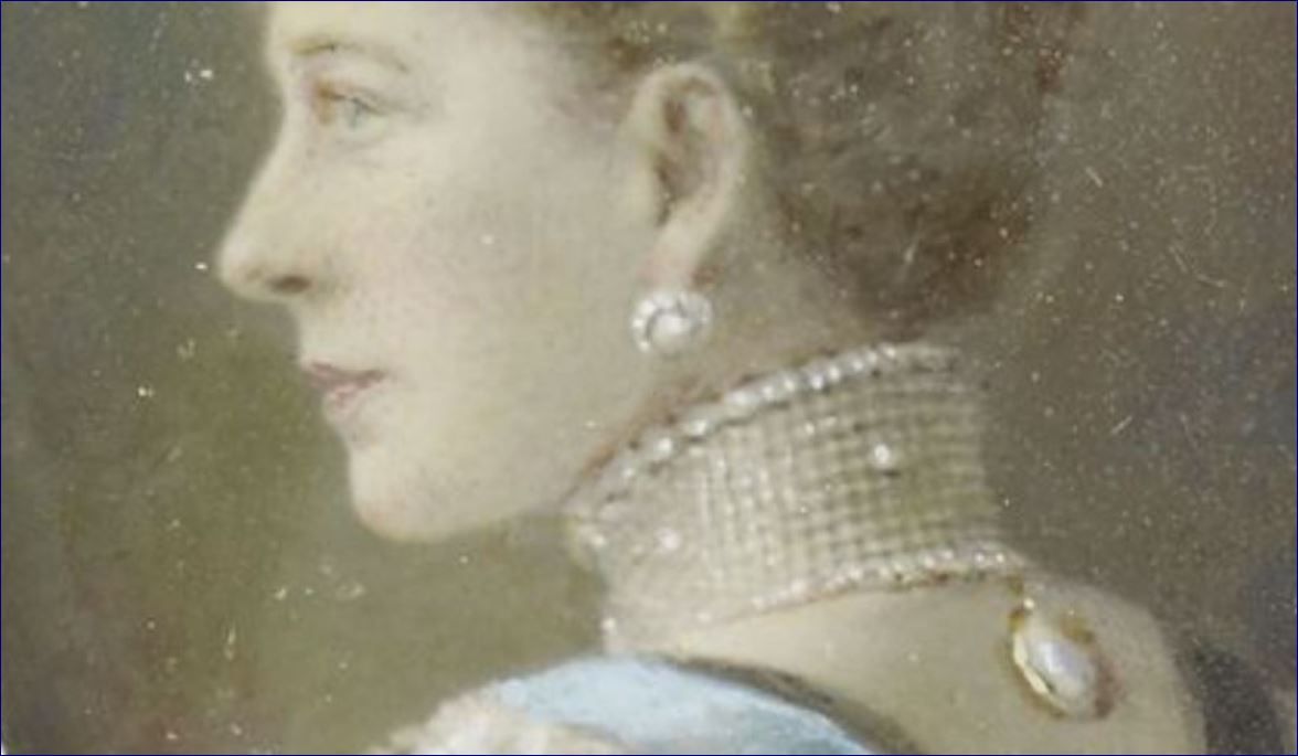 Baroque pearl detail from photo in RC taken on day of Dss of Fife wedding. RC says watercolour over a photo_zpsw3awcpks