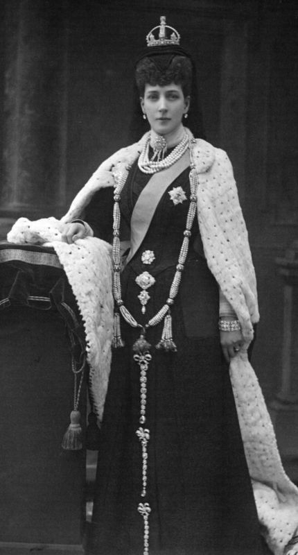 Pearls worn at first opening of Parliament 1901_zpsvyp7r6om