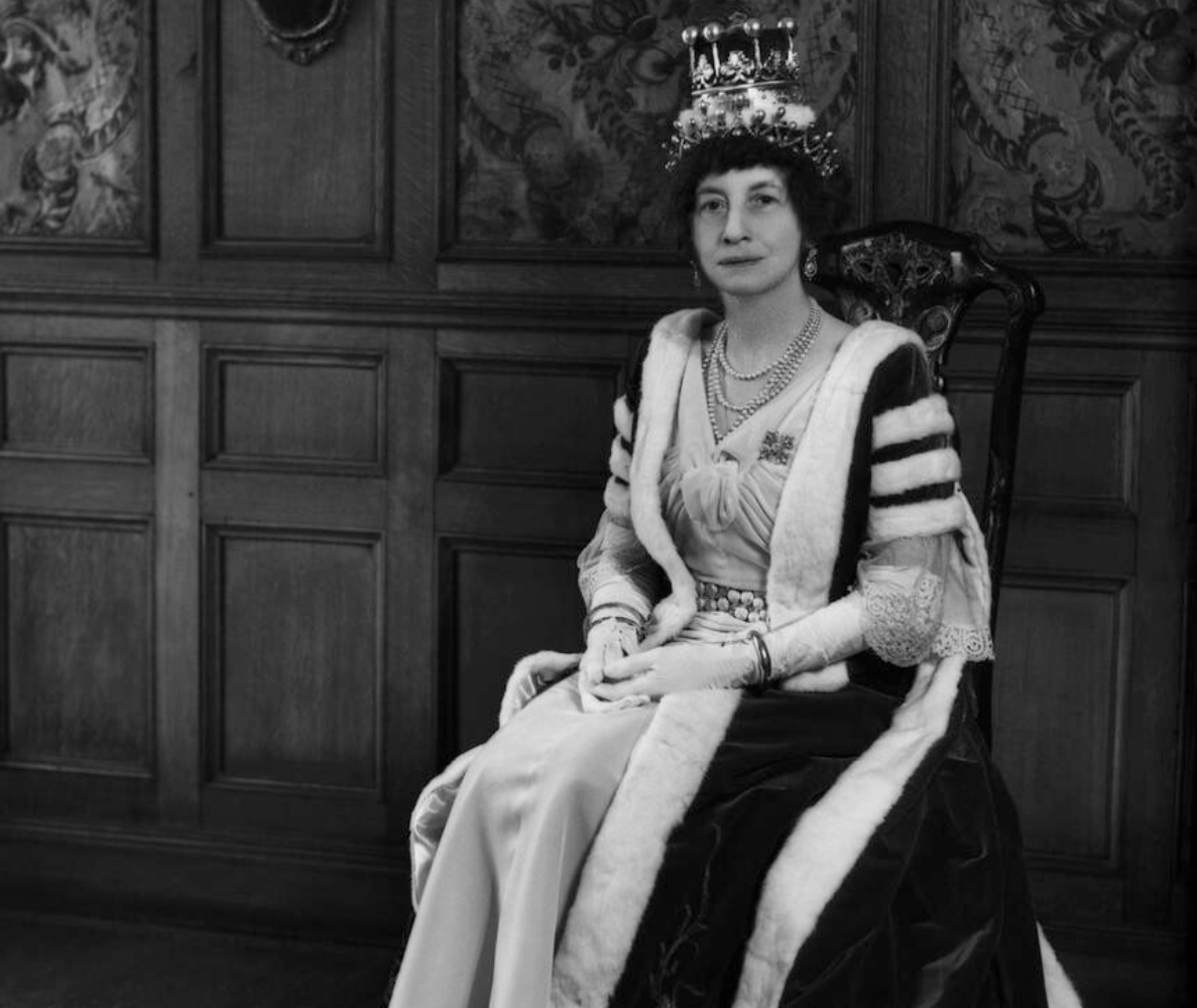 Sibel coronation 1937 necklace as tiara NPG_zpseg9wjxwx