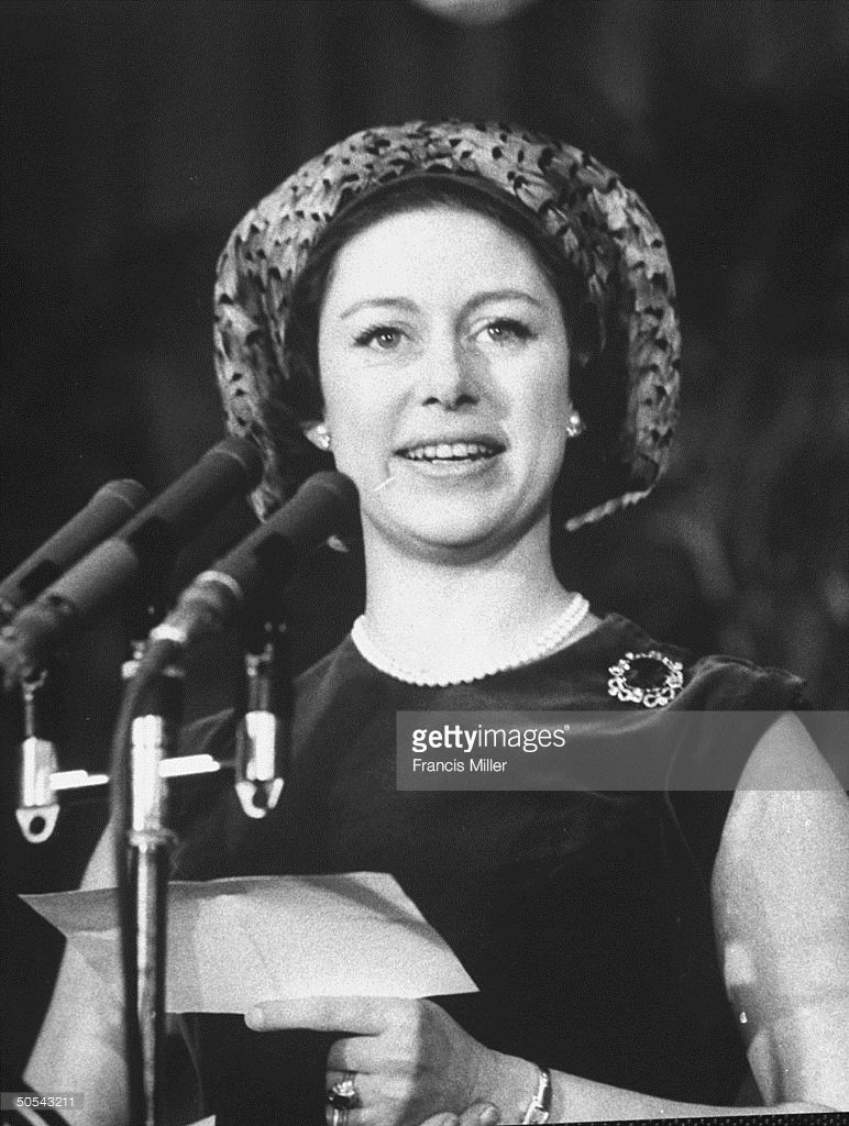 Brooch 1 Nov 1965 QMs sapphire 50543211_zpsfhpknfnw