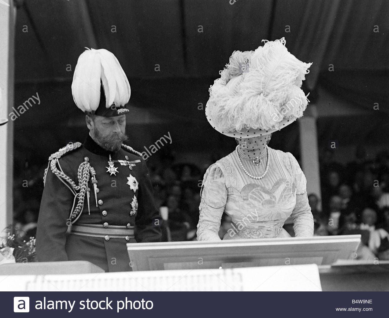 B4W9NE Aberystnyth 1911 Large sapphire brooch_zpslilbumwm
