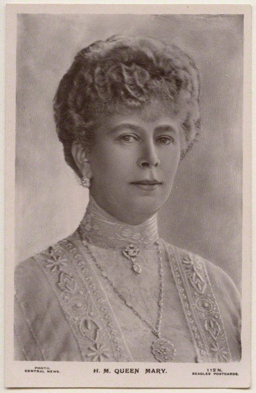 Diamond chain and pendant NPG says 1920s but see dating on the RC photo with the Princess Royal NPG mw249611_zpsbsgnieiz