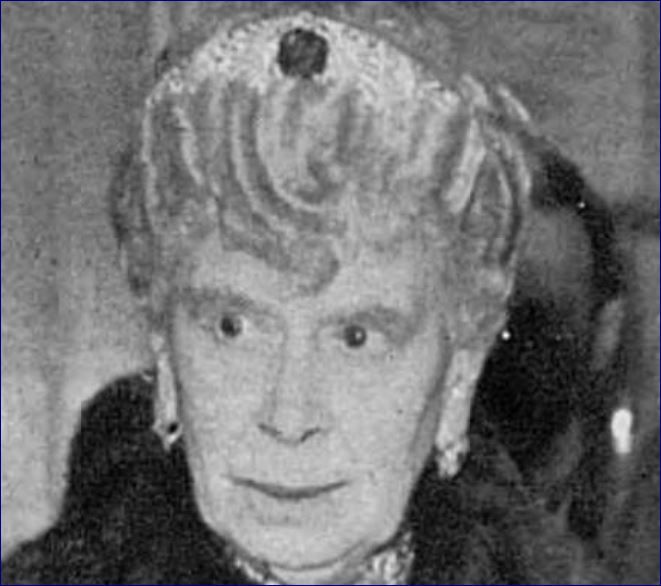Wing tiara theatre Tatler 31 March 1948 closer view_zpsjzpztm2b