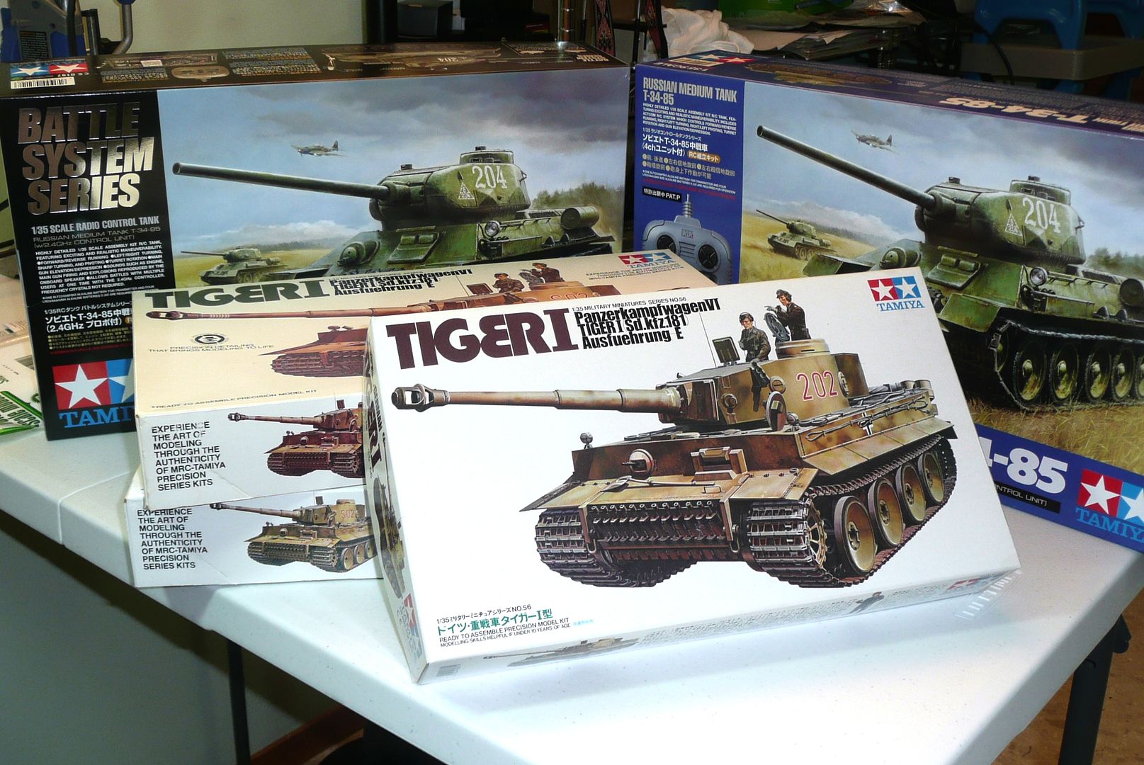 RC tanks anyone? part 2: 1/35 scale Tigers P1060636