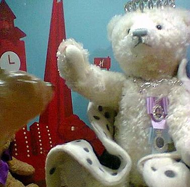 D_BerlinKati and Bear Queen