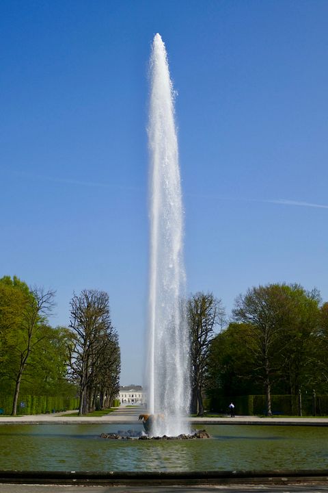 Schloß und große Fontäne
