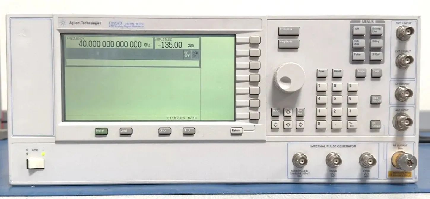 Keysight E8257D analog signal generator
