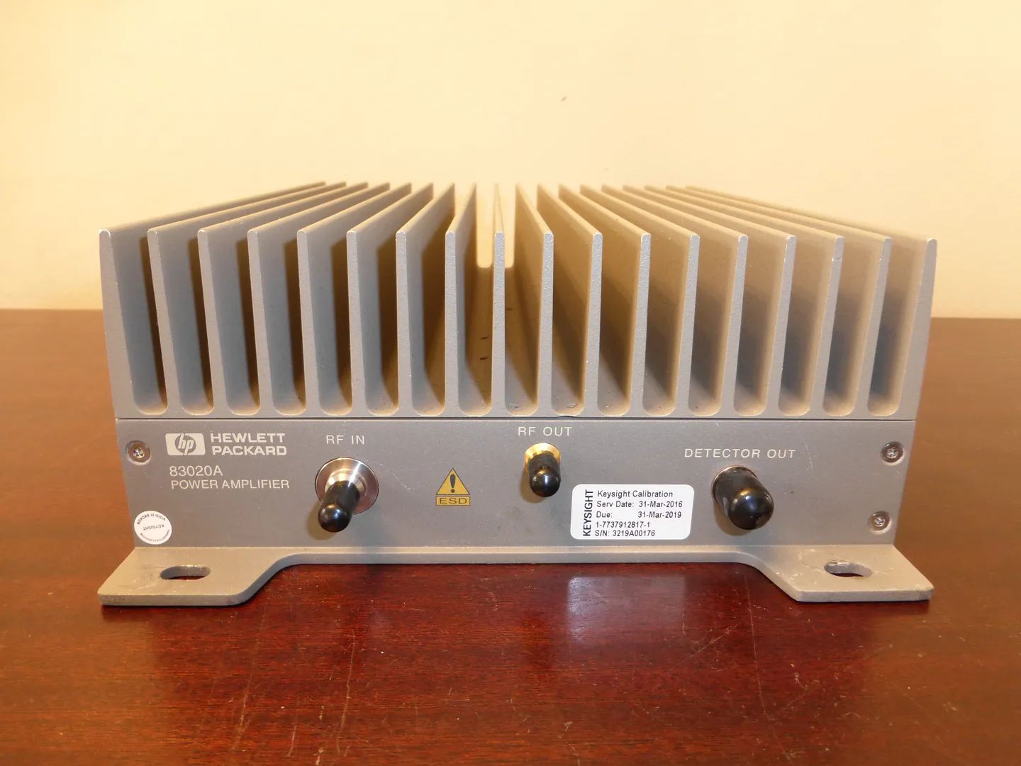 Agilent 83020A microwave amplifier