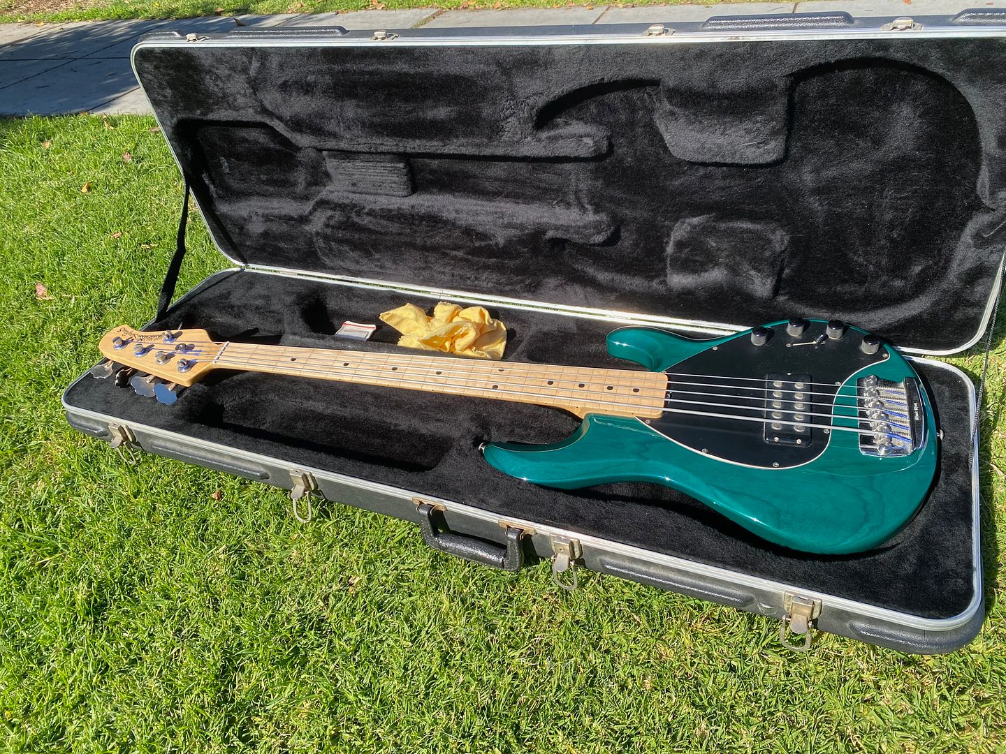 2002 Ernie Ball Music Man Stingray 5 Fretless Maple Neck