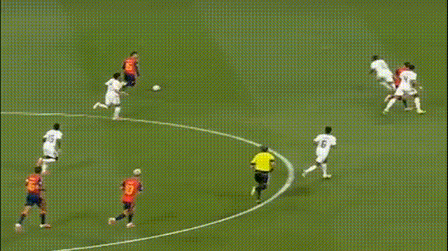 西班牙4-0大胜沙特 亚马尔世界杯处子球 奥亚萨瓦尔两射一传