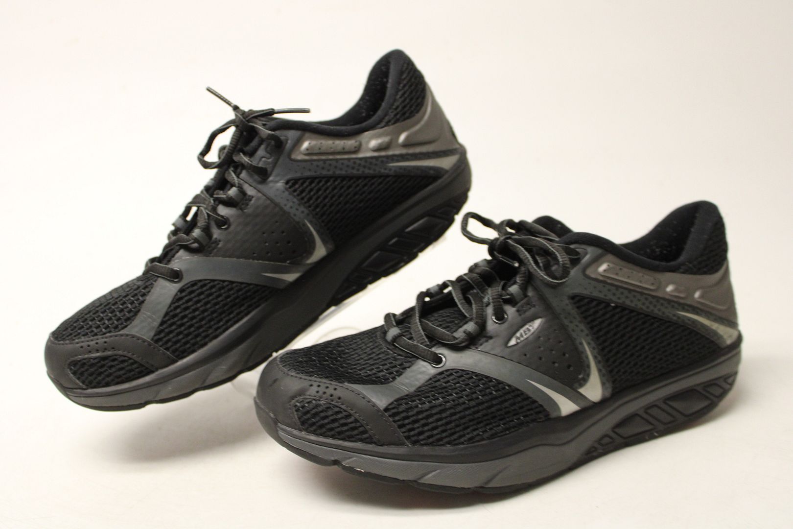 スムーズ MBT Dynamic Simba Lace Up Sneaker Men Size 7 7.5 41 Black