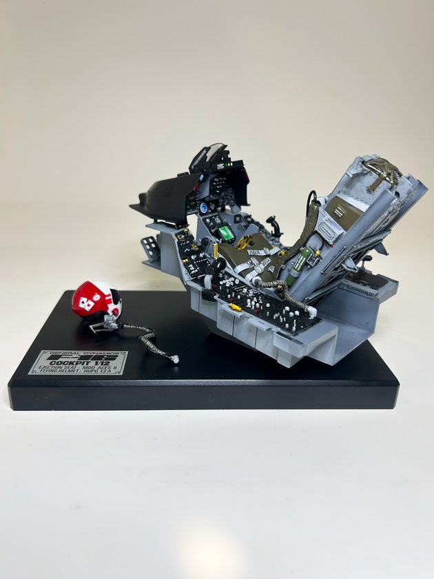 1/12 F-16A - Fighting Falcon - Cockpit