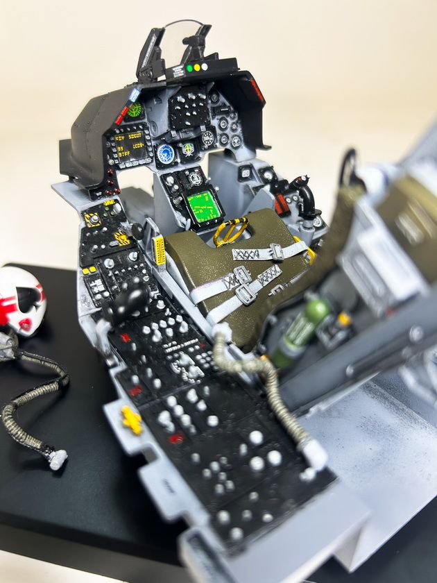 1/12 F-16A - Fighting Falcon - Cockpit