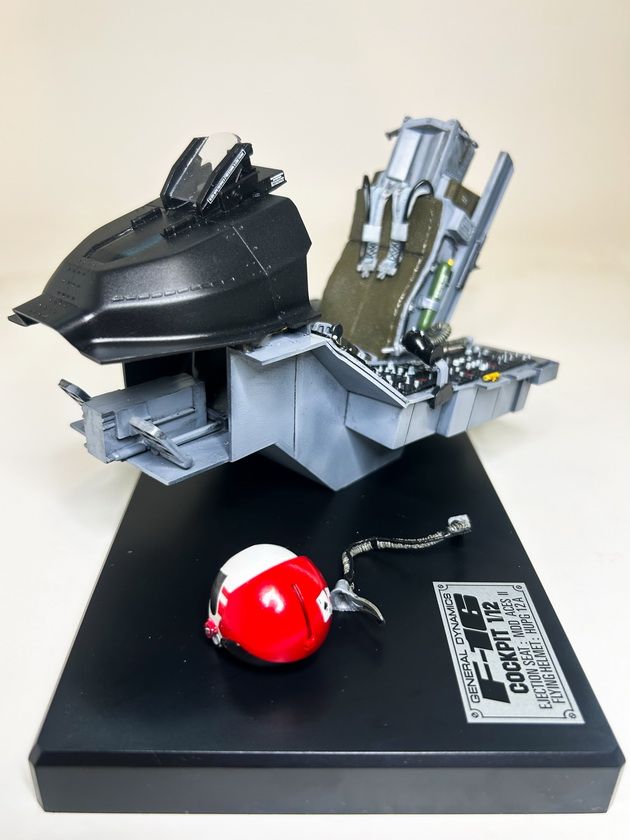 1/12 F-16A - Fighting Falcon - Cockpit