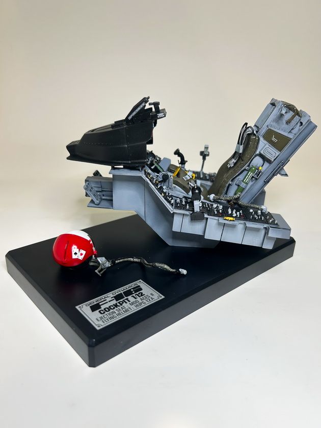 1/12 F-16A - Fighting Falcon - Cockpit